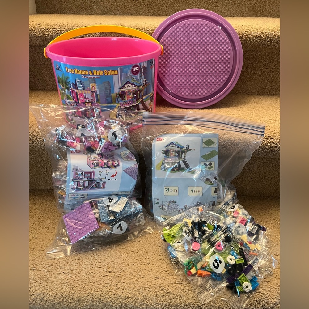 Tree house and hair saloon LEGO 1193 pieces